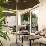Be Place Adult Friendly Hotell 4*