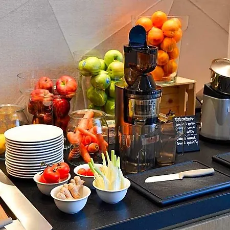 Be Place Adult Friendly Hotell 4*